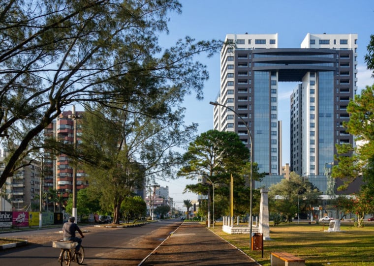 Município autorizou, quase simultaneamente, a construção dos três maiores prédios do litoral gaúcho.