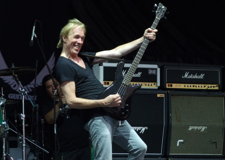 Baixista, que esteve na banda entre 1973 e 1992, deixou a m&uacute;sica para adotar um estilo de vida mais pr&oacute;ximo &agrave; fam&iacute;lia