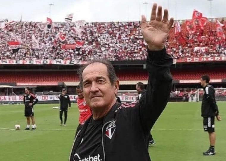 Desligamento teria sido motivado pela situação conturbada do clube após renuncia de Casares