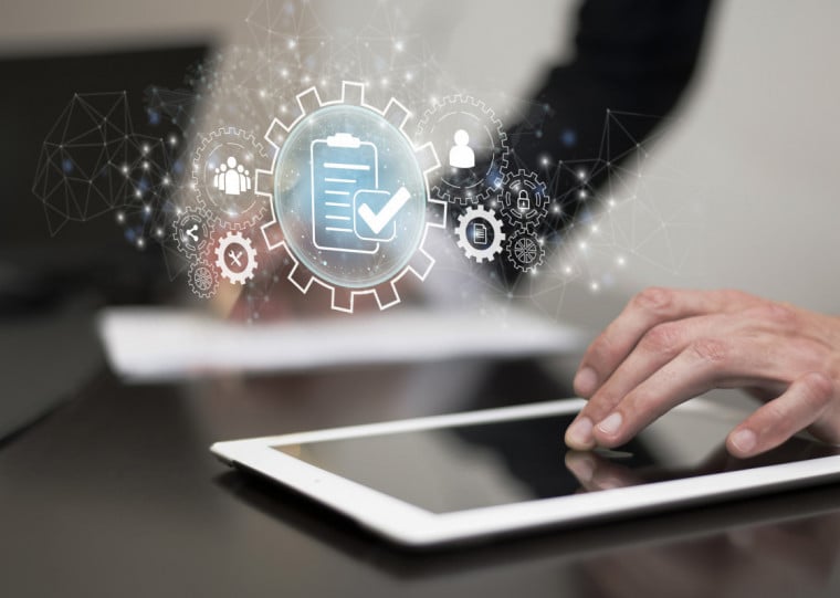 Sistemas de gestão integrada, softwares de compliance tributário, automação de processos, Inteligência Artificial, análise de dados e computação em nuvem tornam-se indispensáveis nesse novo cenário