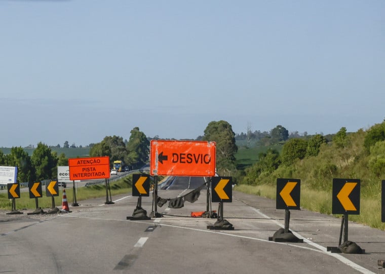 Redução da gravidade dos acidentes passa por três frentes principais: duplicação de rodovias, controle de acessos laterais e fiscalização de velocidade, aponta estudo