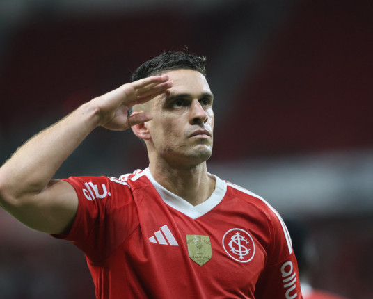 De virada, Inter vence o Grenal 449 no Beira-Rio e volta a liderar grupo A