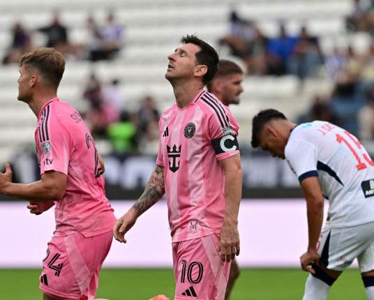 Messi leva multidão a estádio no Peru, mas Guerrero rouba a cena em vitória do Alianza Lima