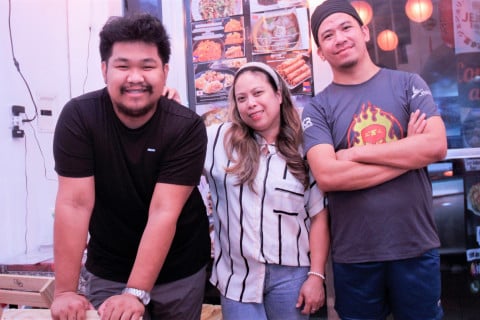 Jesrae Cudal Laguna, Marjorie Ann Castillo Tamio e Estelito Senajonon são os sócios à frente do Jejori Dimsum Haus
