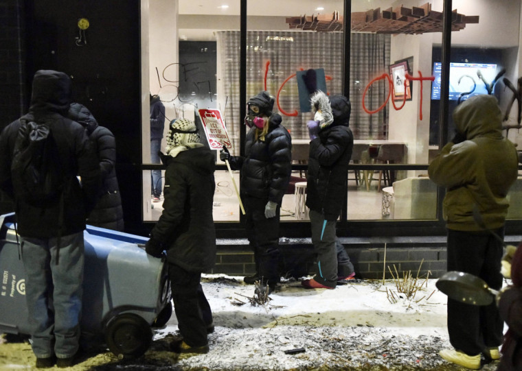 Departamento de Justiça dos Estados Unidos (DOJ) abriu nesta sexta-feira (30) uma investigação federal por possíveis violações de direitos civis na morte de Alex Pretti