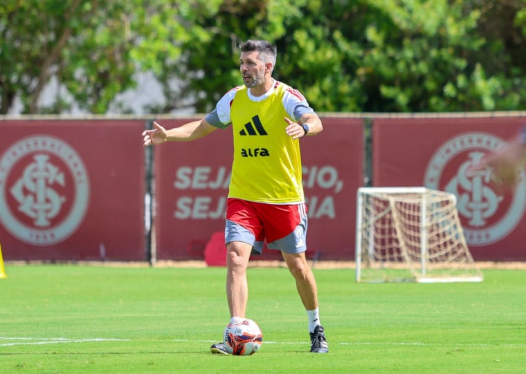 Colorado aposta no uruguaio Pezzolano para o Brasileirão deste ano