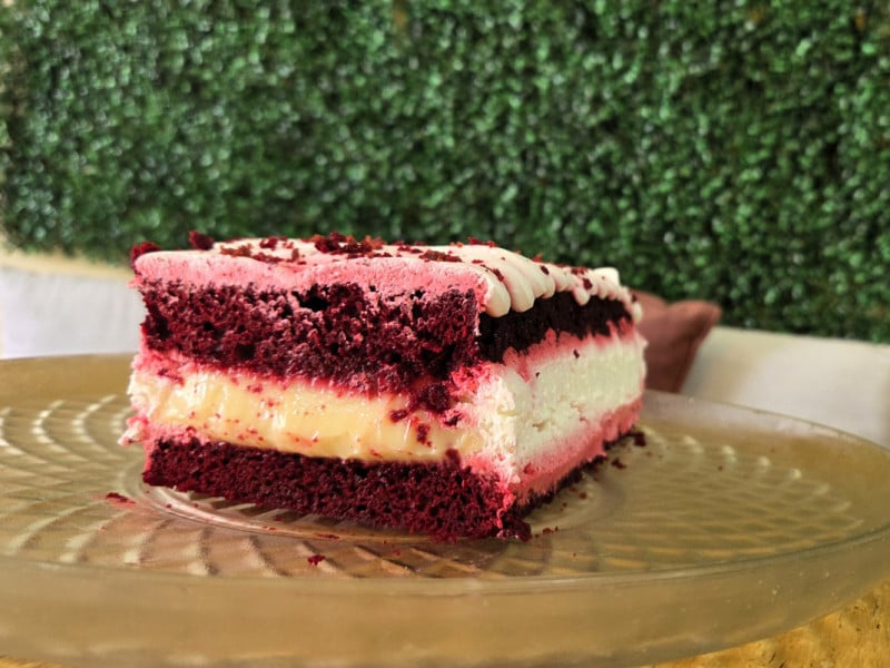 Torta Red Velvet vem conquistando os clientes do bairro<br />Foto: Gustavo Marchant/Especial/JC