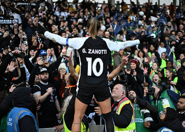 Time brasileiro enfrentará Arsenal na final deste domingo em Londres