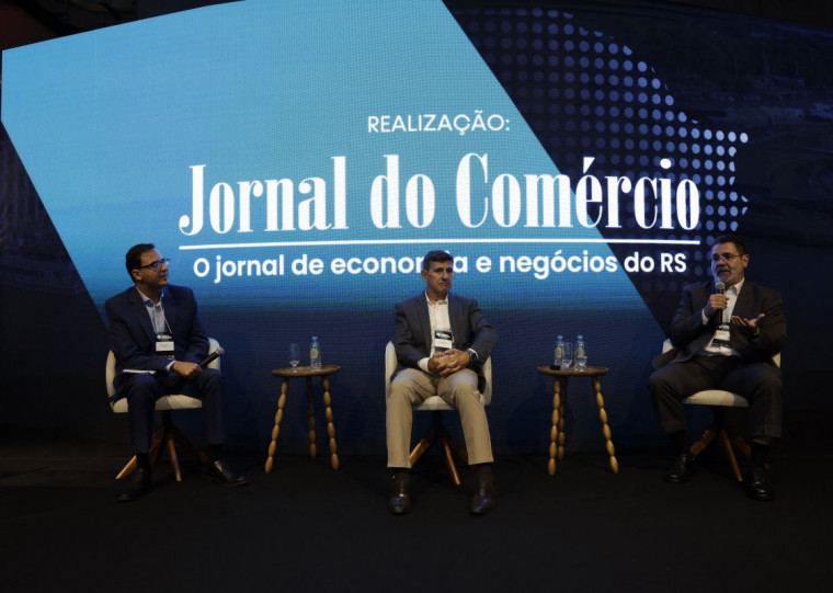 Painel Anuário de Investimentos 2026 foi apresentado pelo editor-chefe do JC, Guilherme Kolling (E), com Mohamed Parrini (C), CEO do Hospital Moinhos de Vento, e Ronaldo Aloise Júnior (D), CEO da Tellescom Semicondutores