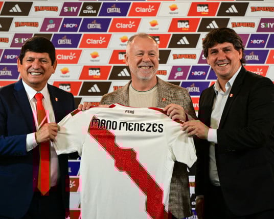Técnico Mano Menezes aceita convite e assume seleção do Peru por quatro temporadas