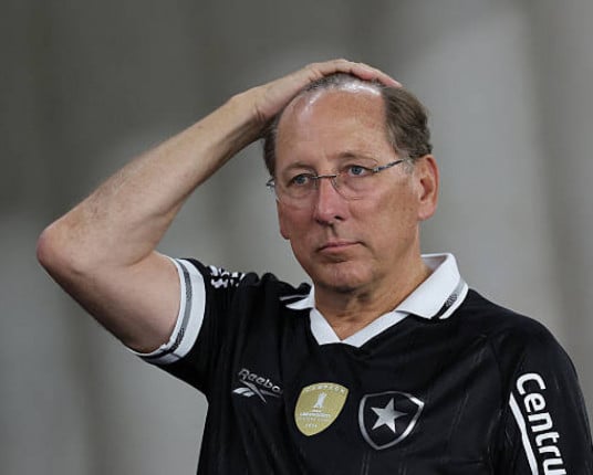 Justiça proíbe venda de jogadores no Botafogo até Textor abrir 'caixa-preta'