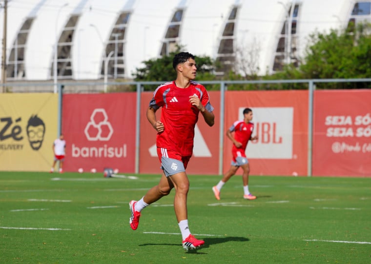 Jovem João Bezerra volta a ganhar oportunidade na equipe principal