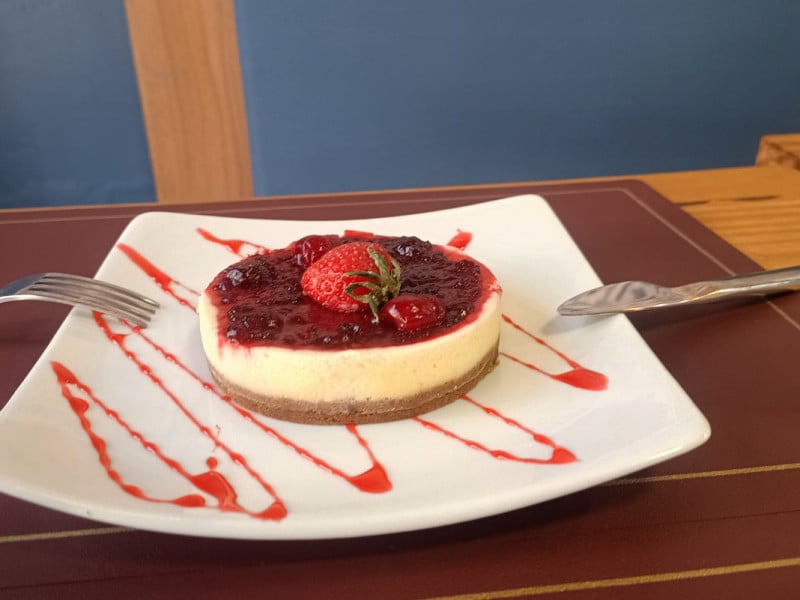 Mini Cheescake de frutas vermelhas &eacute; um dos destaques da padaria<br />Foto: Gustavo Marchant/Especial/JC