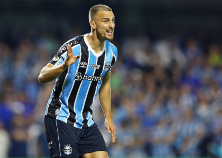 Defensor deixa o Tricolor e acerta contrato no Almería até 2028