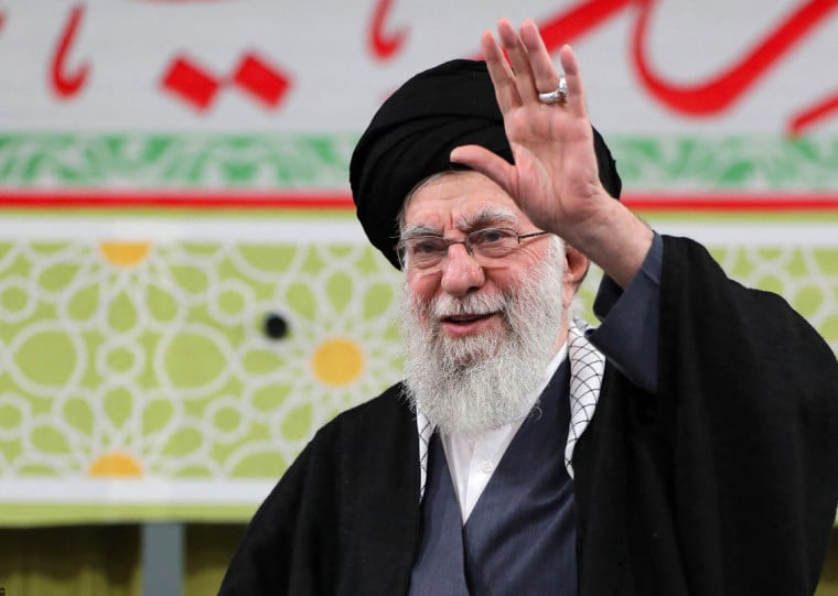 Aiatolá Ali Khamanei discursou a apoiadores neste domingo