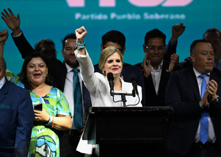 Laura foi eleita presidente da Costa Rica, com 48,7% dos votos