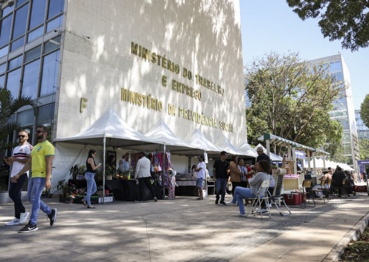 Na primeira etapa, foram liberados também R$ 3,8 bilhões, que beneficiaram mais de 14 milhões de pessoas