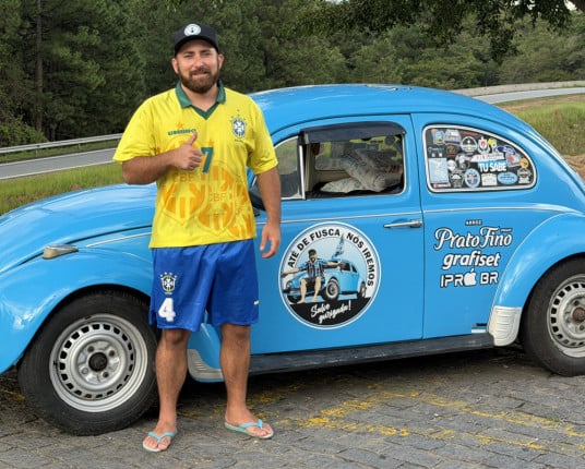 A bordo de um fusca, gremista quer chegar aos EUA para acompanhar o Mundial