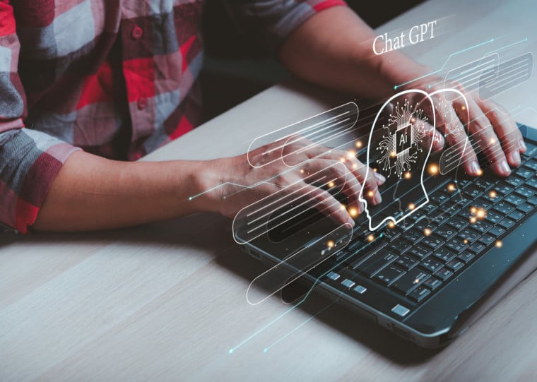 Criminosos se aproveitam disso para inserir textos enganosos e links