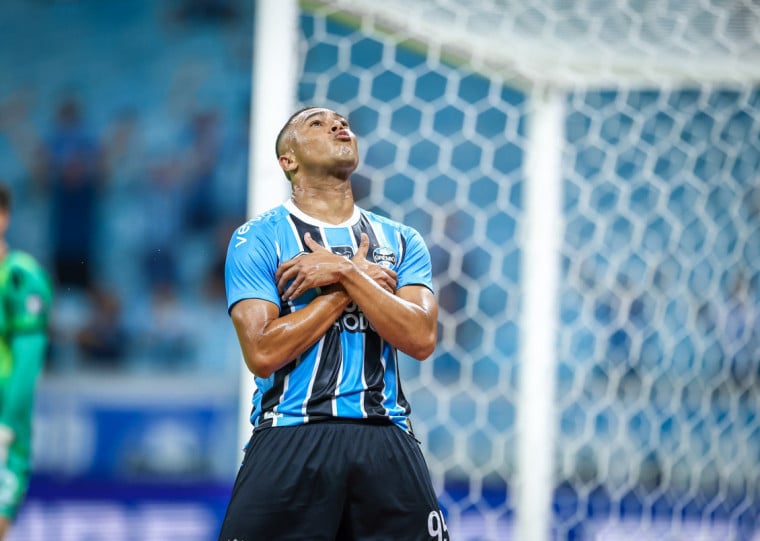 Time de Luís Castro afasta a pressão e conquista sua primeira vitória no campeonato