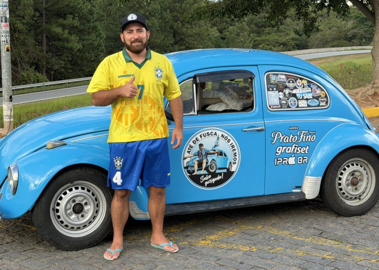 Desde 2024, Martin vive do material produzido em suas viagens 