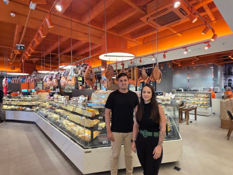 Louren&ccedil;o Rosa e Renata Alc&acirc;ntara s&atilde;o a nova gera&ccedil;&atilde;o de donos da Banca do Holand&ecirc;s<br />Foto: Dener Pedro/Especial/JC