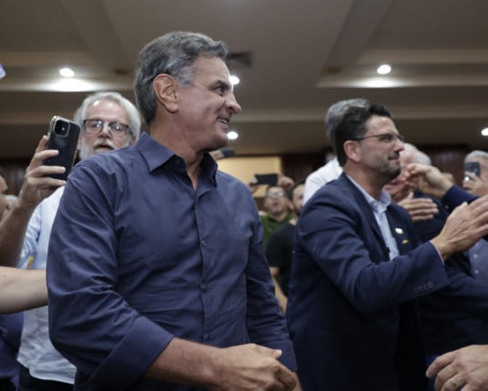 'O projeto do PSDB está mais vivo do que nunca', afirma Aécio Neves em ato na capital gaúcha