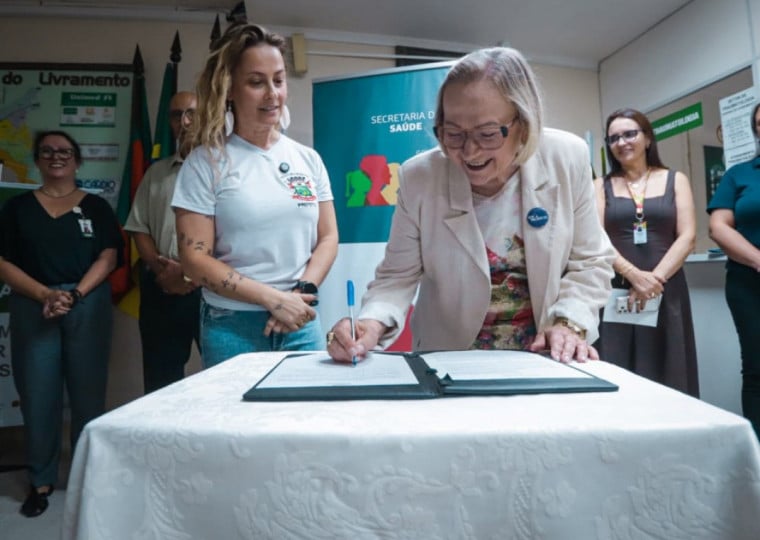 Assinatura da portaria foi realizada durante solenidade realizada na quarta-feira (4/2), pela titular da SES, Arita Bergman
