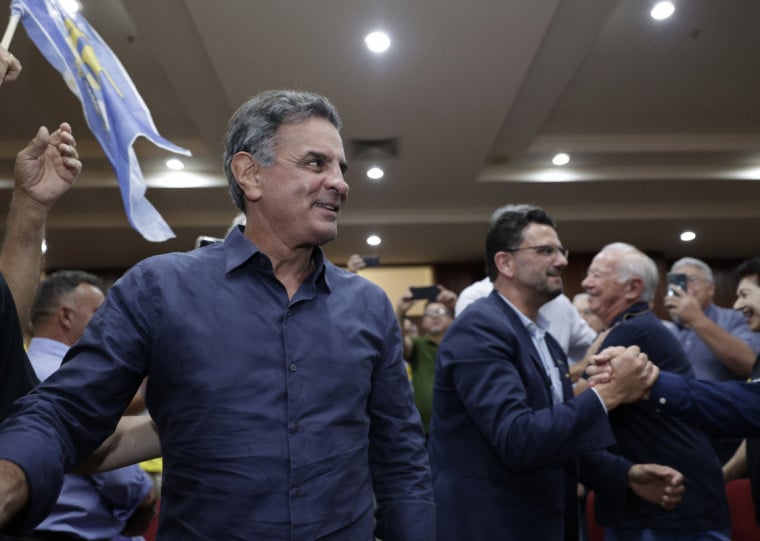 Presidente do PSDB, Aécio Neves, chamou a conduta de Flávio de "incompreensível"