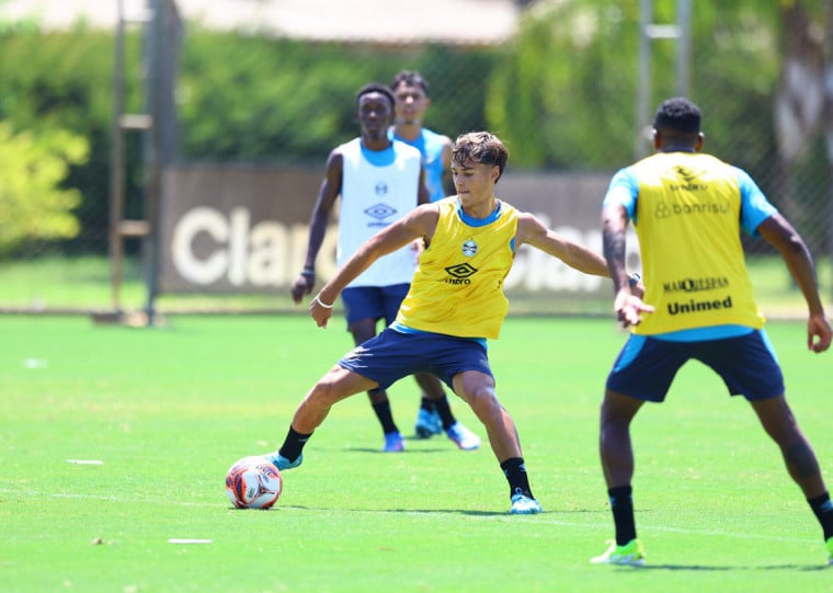 Tiaguinho pode aparecer no meio-campo gremista