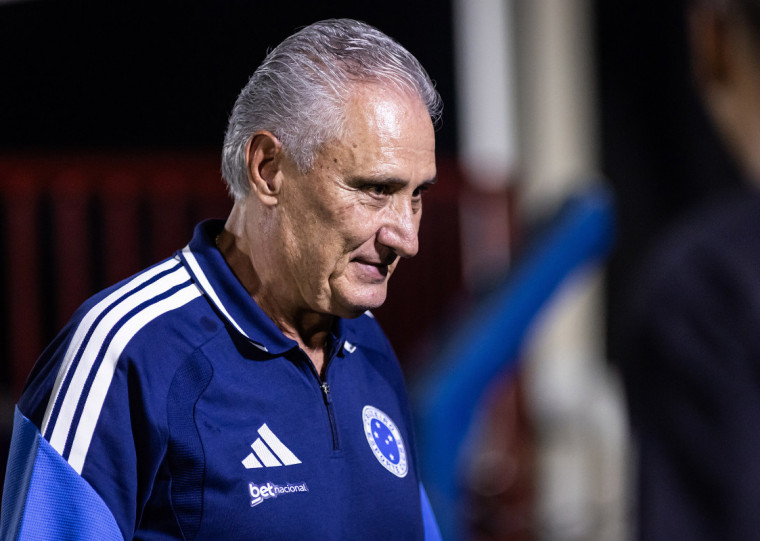 Tite passou a ser contestado no comando do clube, ainda mais depois da derrota para o rival Atl&eacute;tico-MG
