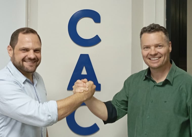 Rodrigo Tomasi (e) tomará posse para o biênio 2026/2027, no lugar de Claus Wallauer (d)