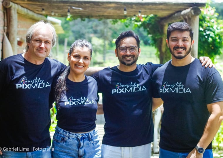 Cássio Hoffmann, Karine Santos, Hugo Ferreira e Renan Kreling, da Pix Mídia