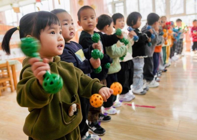 Entre 2021 e 2025, o sistema de seguro-maternidade da China ajudou mais de 96 milhões de pessoas