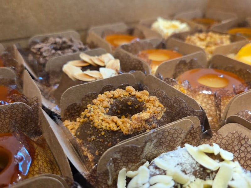 A caixa de minipudins &eacute; uma op&ccedil;&atilde;o de presente <br />Foto: DENER PEDRO/ESPECIAL/JC