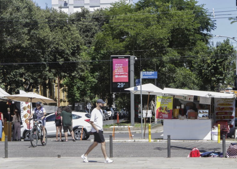 A presença da massa de ar seco garante que o sol predomine em todas as regiões