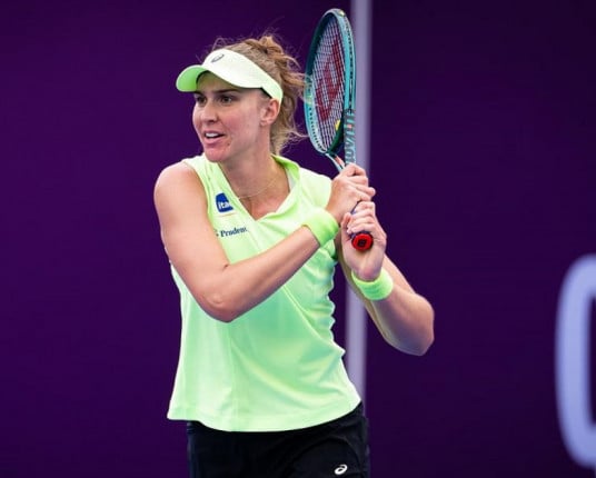 Bia Haddad é derrotada por indonésia após herdar vaga na chave do WTA de Doha por desistências