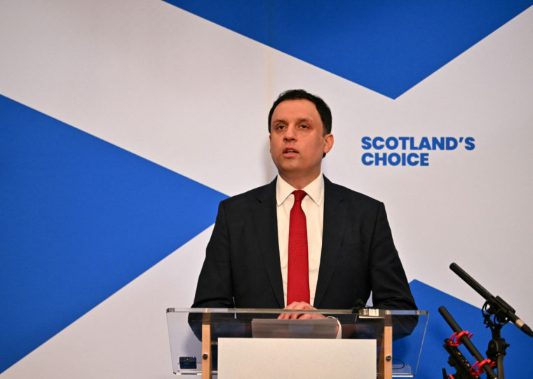 Sarwar defendeu que &eacute; preciso fazer o que &eacute; certo para a Esc&oacute;cia e que isso &eacute; sua prioridade