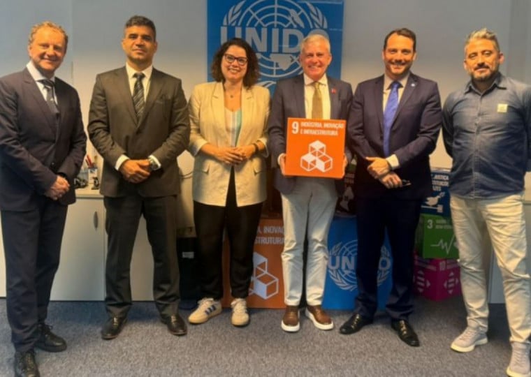 No encontro em Bras&iacute;lia, o prefeito de S&atilde;o Louren&ccedil;o do Sul, Zelmute Marten (c) se reuniu com representantes da Unido e da NetZero