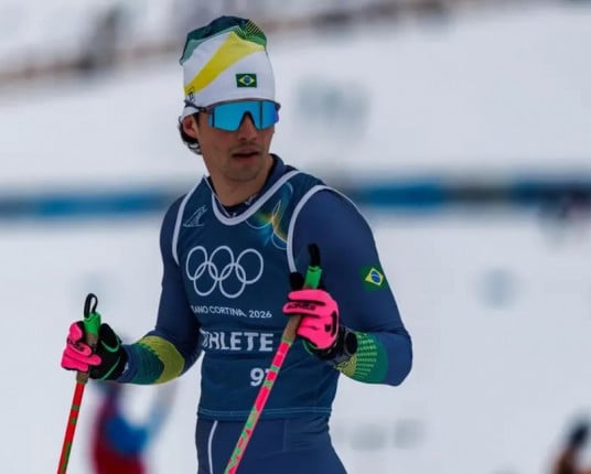 Manex Silva alcança o 48º lugar no esqui cross-country, recorde brasileiro em Jogos de Inverno