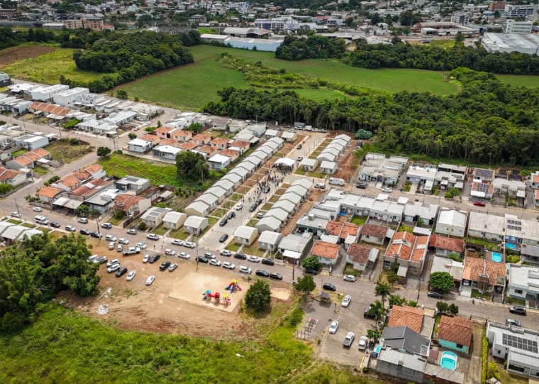 As 21 casas entregues no bairro somam-se a outras 14 entregues em dezembro, devendo chegar a 100 na pr&oacute;xima etapa do programa