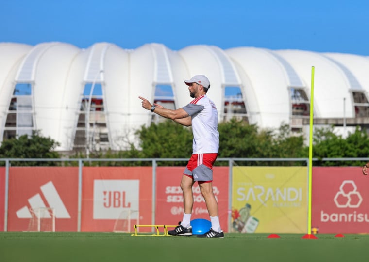Pezzolano prioriza recuperação física e busca evitar pior começo no Brasileirão desde 2021