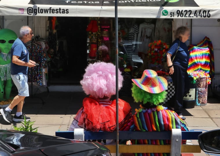 Acessórios da folia têm variação de quase 2.000%, apontou o SindilojasPOA