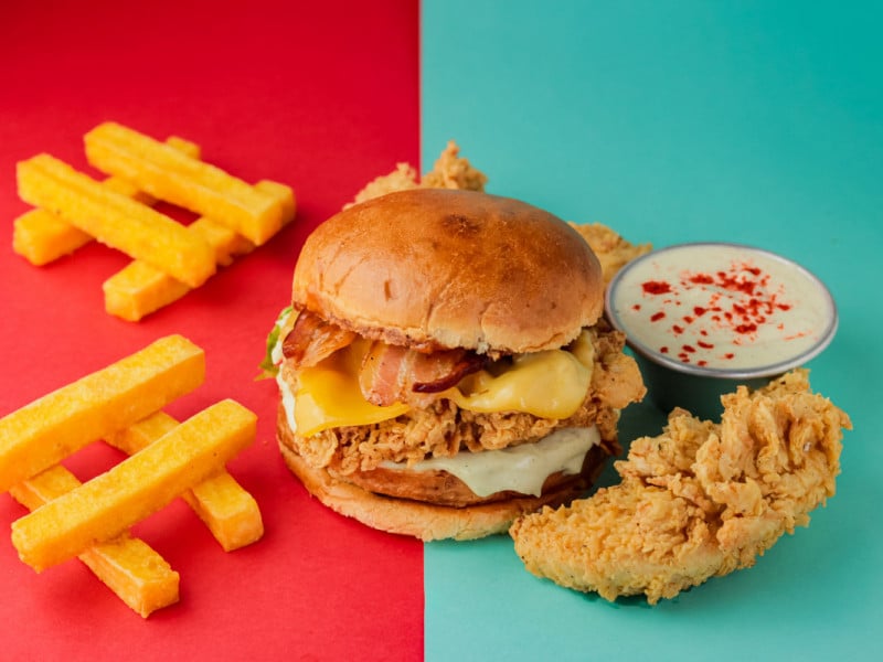 Burger Kentucky, o cl&aacute;ssico da casa<br />Foto: Rooster Crispy Kitchen/Divulga&ccedil;&atilde;o/JC