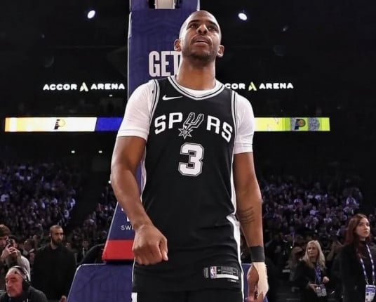 Armador da NBA bicampeão olímpico anuncia aposentadoria após dispensas