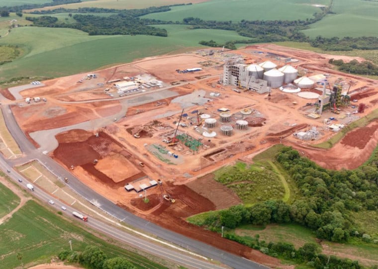 obras da usina de etanol da Be8 em Passo Fundo