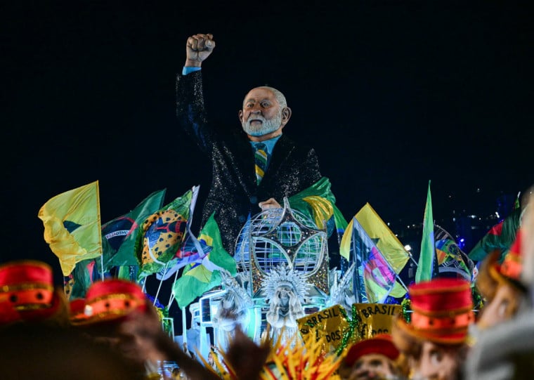 Enredo traz diferentes elementos visuais e referências a Lula, que é tema do desfile na Sapucaí 