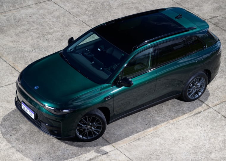 Veículo não tem chave, mas um cartão NFC que pode ser pareado com o smartphone