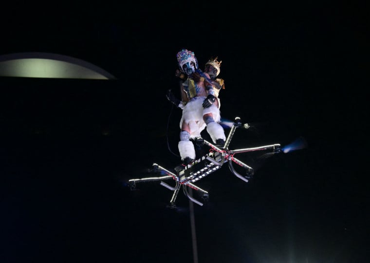 Em nota, a Anac informou que é proibido transportar pessoas, animais e artigos perigosos usando drones