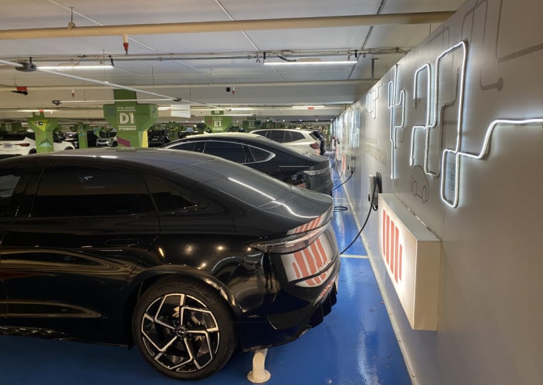 Tomadas elétricas podem ser encontradas no estacionamento do BarraShoppingSul